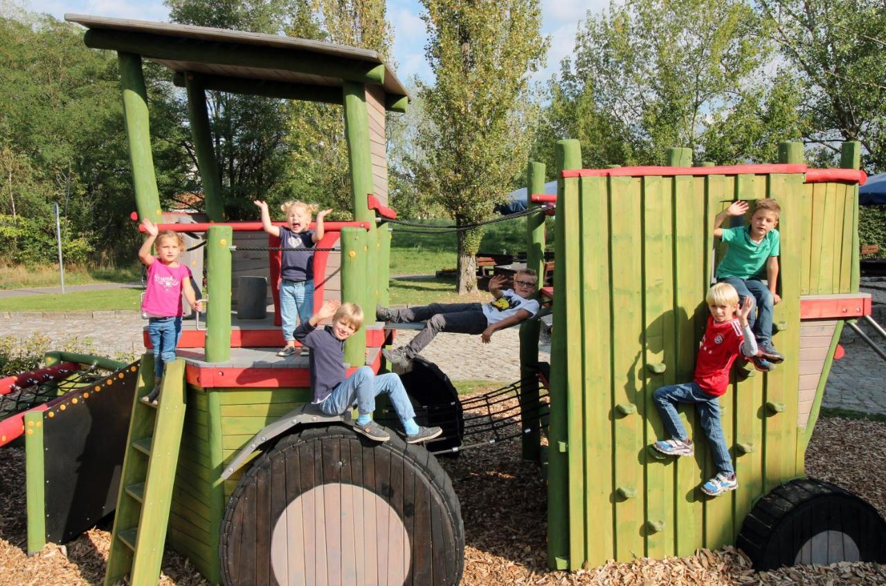 Familien- Und Freizeithotel Gutshaus Petkus エクステリア 写真