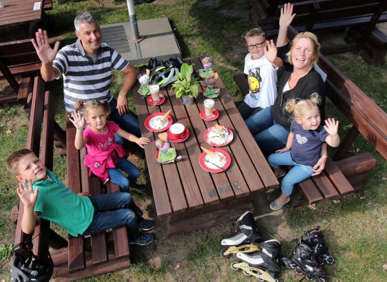 Familien- Und Freizeithotel Gutshaus Petkus エクステリア 写真